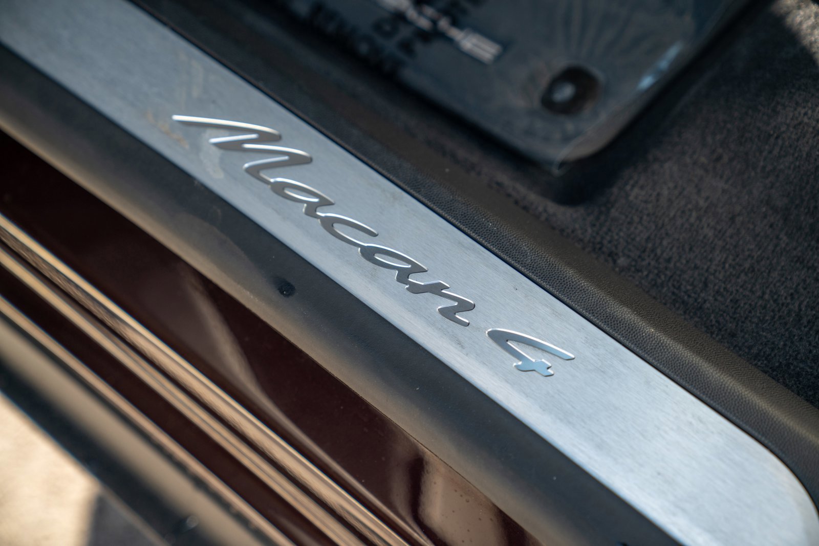 Certified 2025 Porsche Macan 4 Electric AWD/4WD image 12