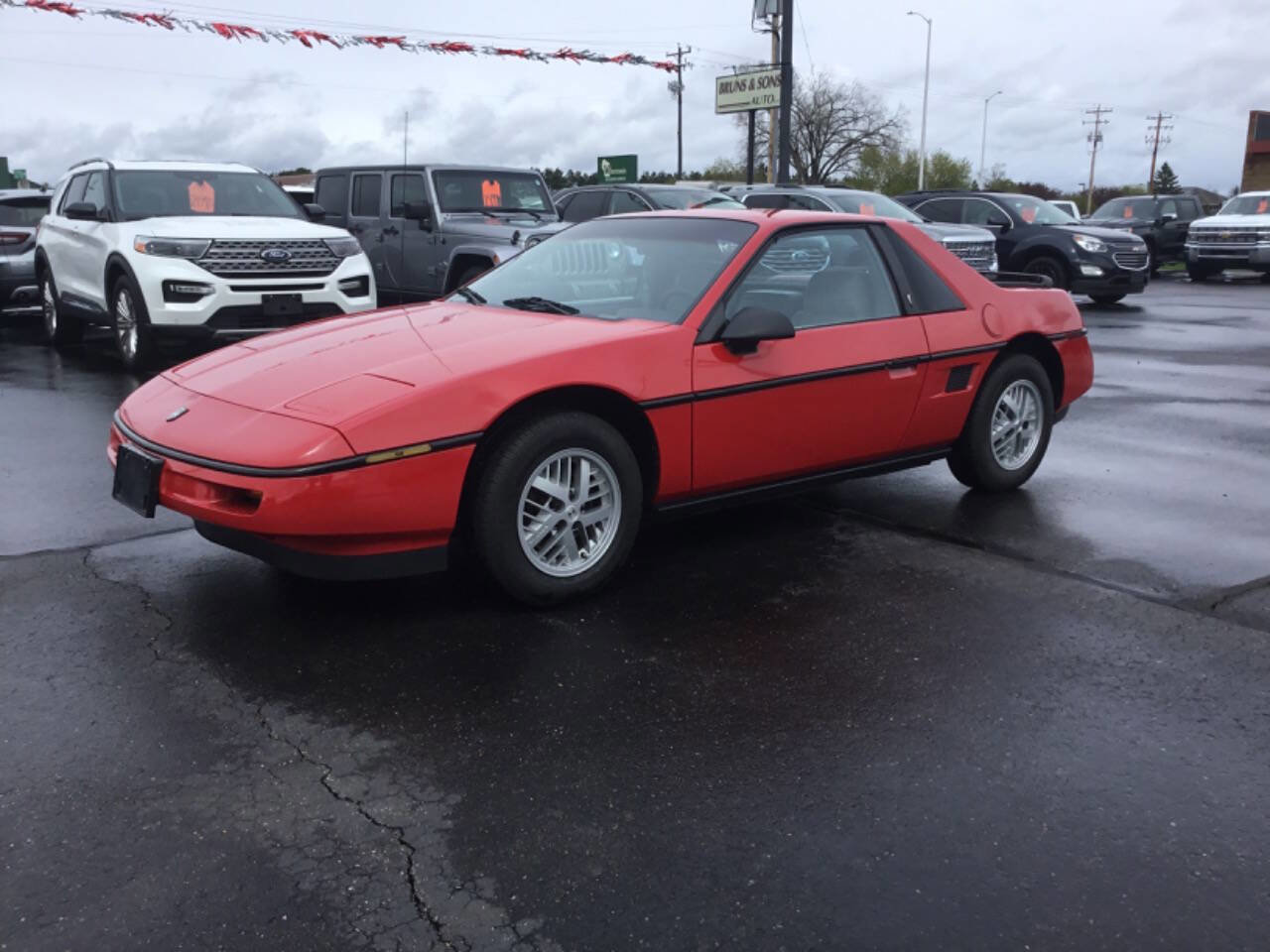 Used 1988 Pontiac Fiero RWD image 1