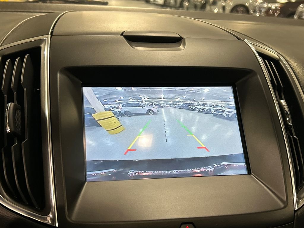 Used 2018 Ford Edge Titanium w/ Equipment Group 301A AWD/4WD image 16