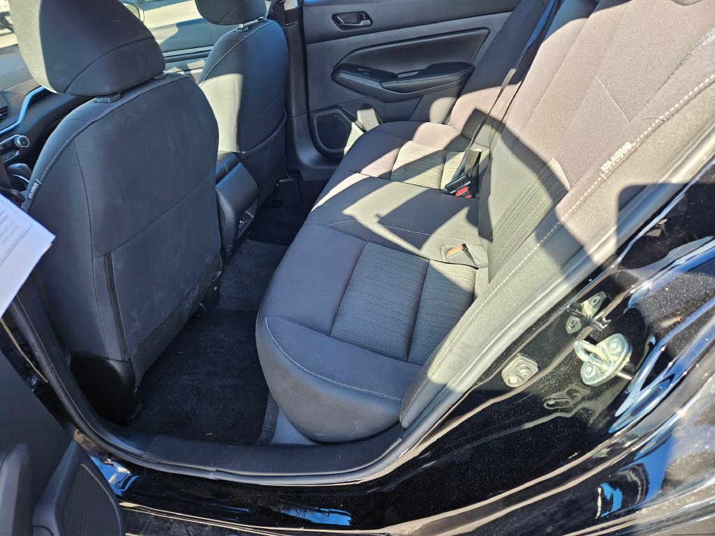 Used 2025 Nissan Altima 2.5 SV FWD image 10
