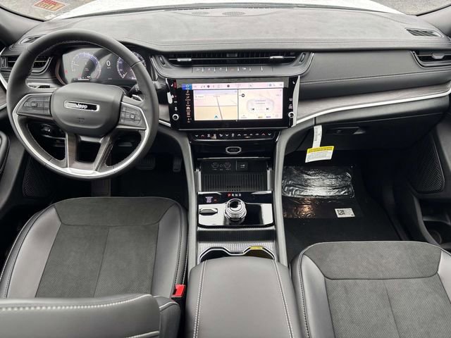 New 2026 Jeep Grand Cherokee Laredo image 2