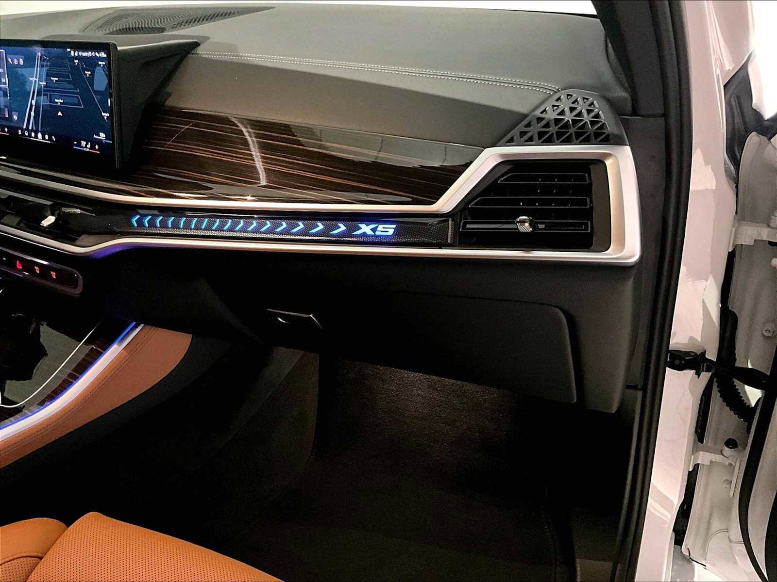 Used 2025 BMW X5 xDrive50e w/ M Sport Package image 23