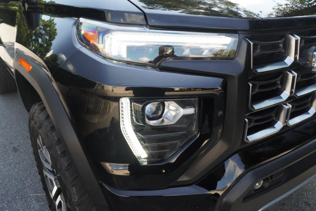 Used 2024 GMC Canyon AT4 w/ AT4 Premium Package AWD/4WD image 32
