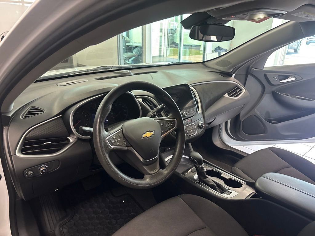 Used 2023 Chevrolet Malibu LT FWD image 13