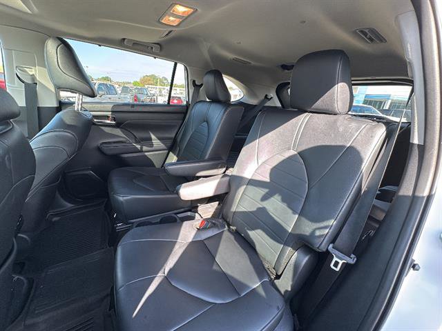 Used 2024 Toyota Highlander XLE image 14