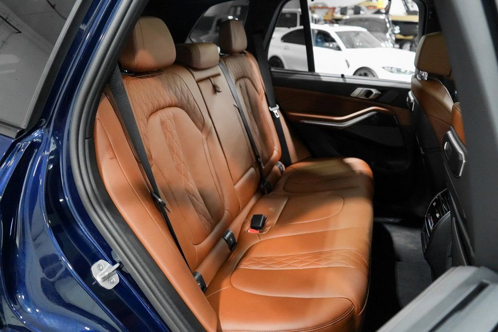 Used 2025 BMW X5 M60i image 33