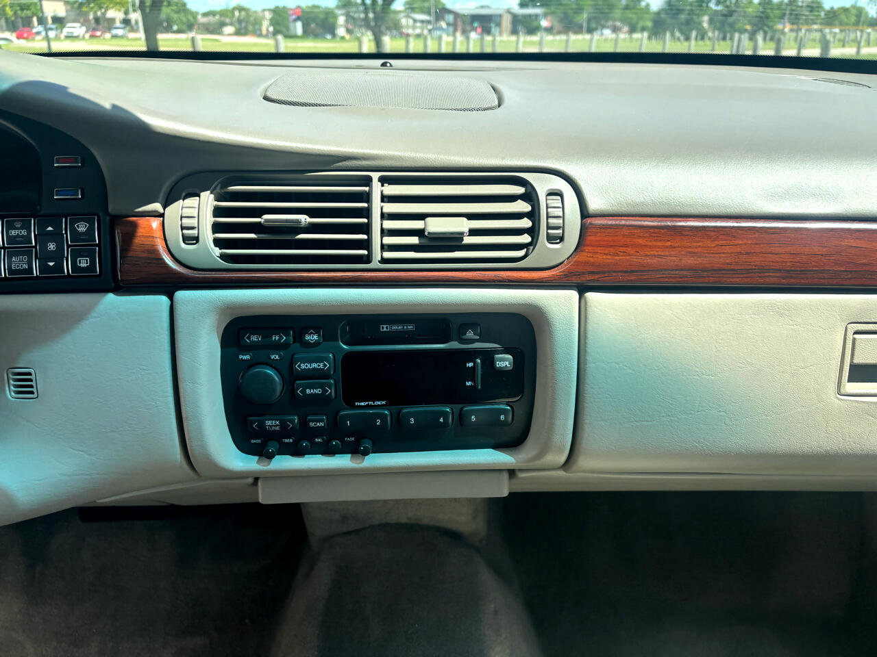 Used 1999 Cadillac De Ville Sedan w/ Comfort/Convenience Pkg image 16