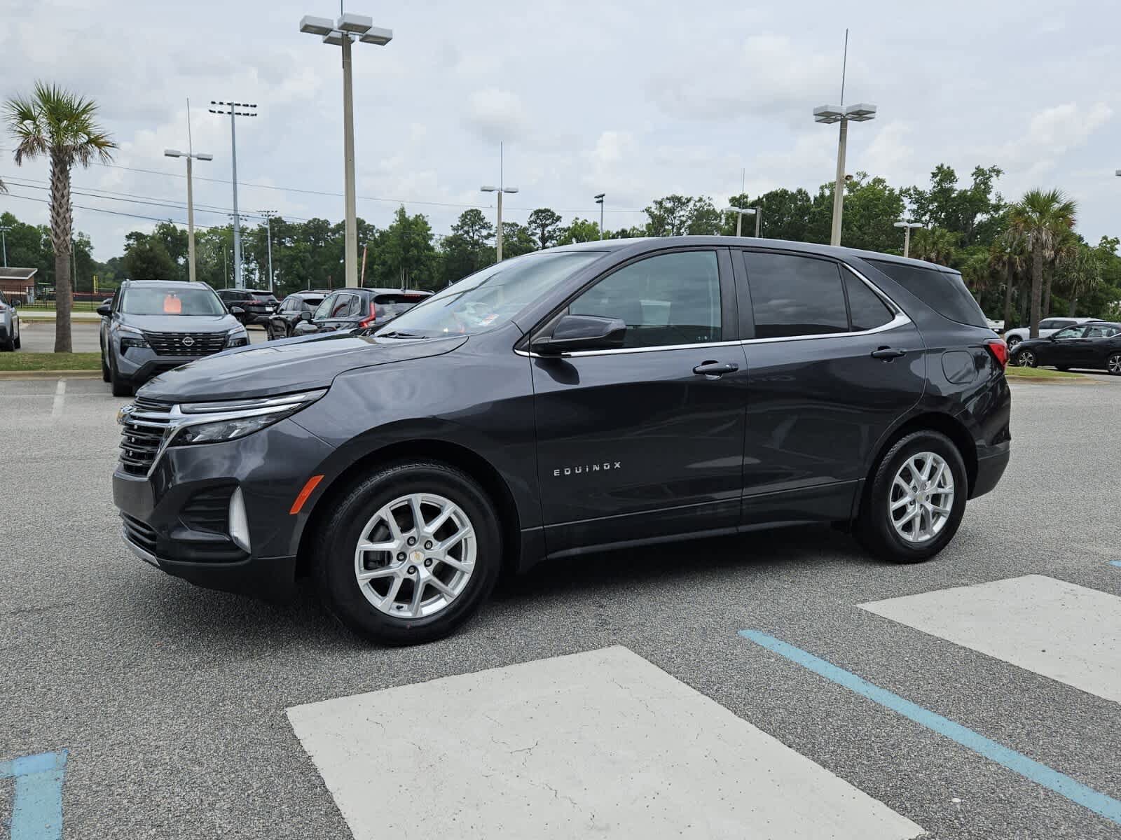 Used 2022 Chevrolet Equinox LT FWD image 2