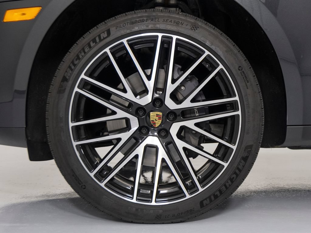 Certified 2026 Porsche Macan AWD/4WD image 15