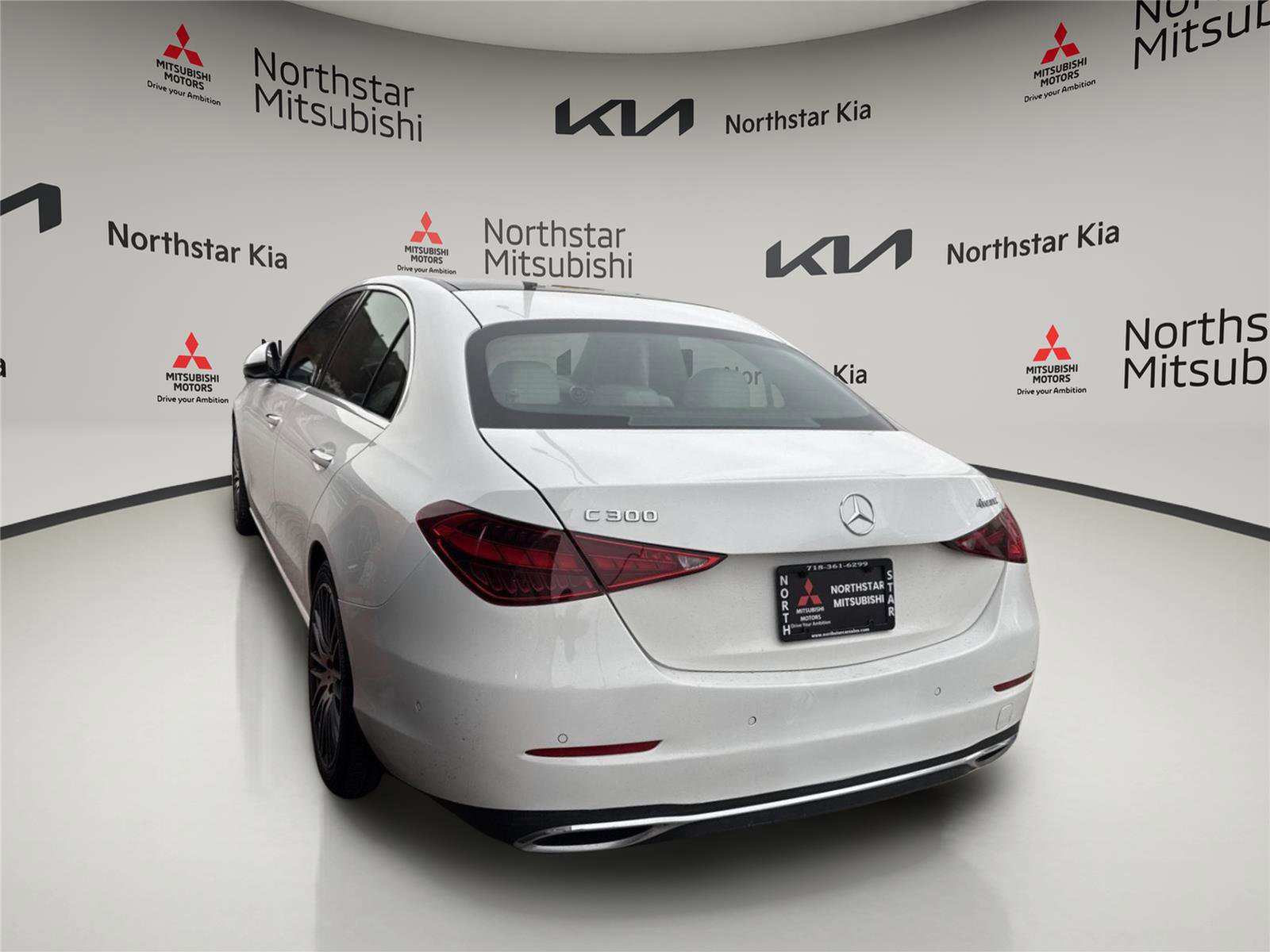 Used 2025 Mercedes-Benz C 300 4MATIC Sedan image 2