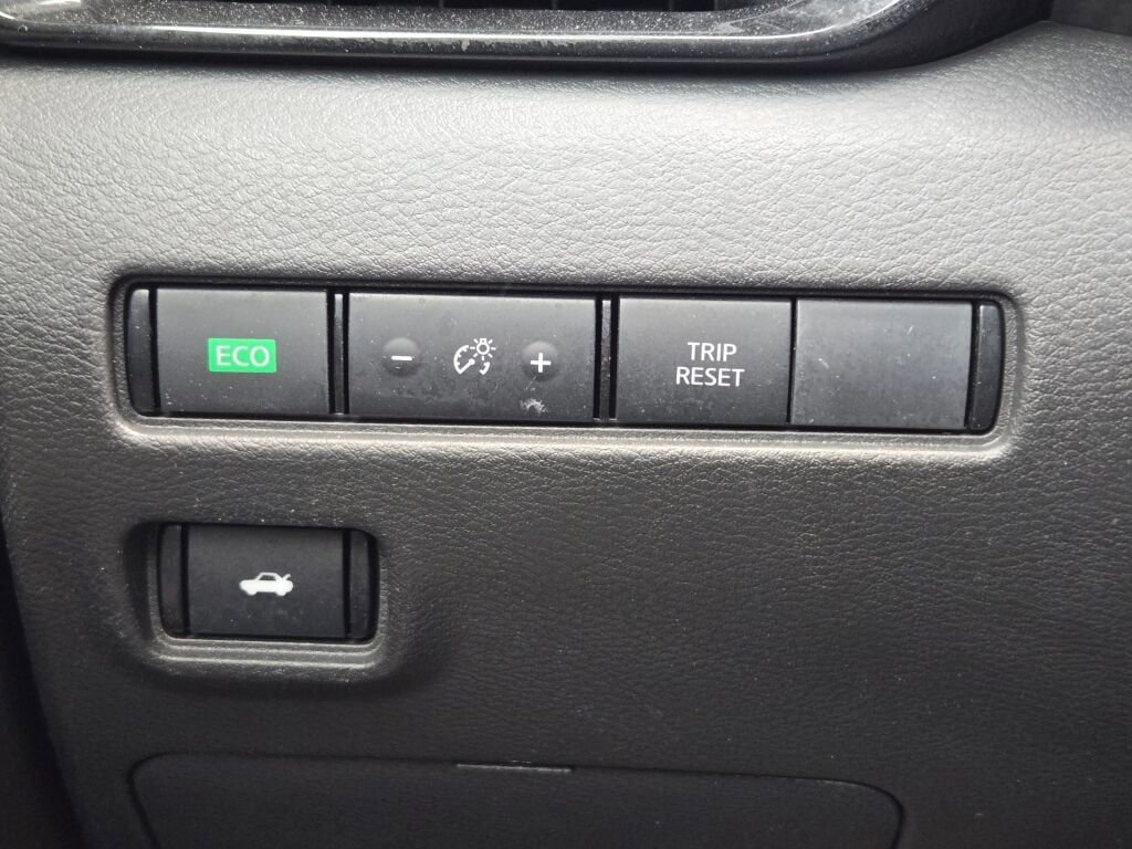Used 2025 Nissan Sentra SV FWD image 20