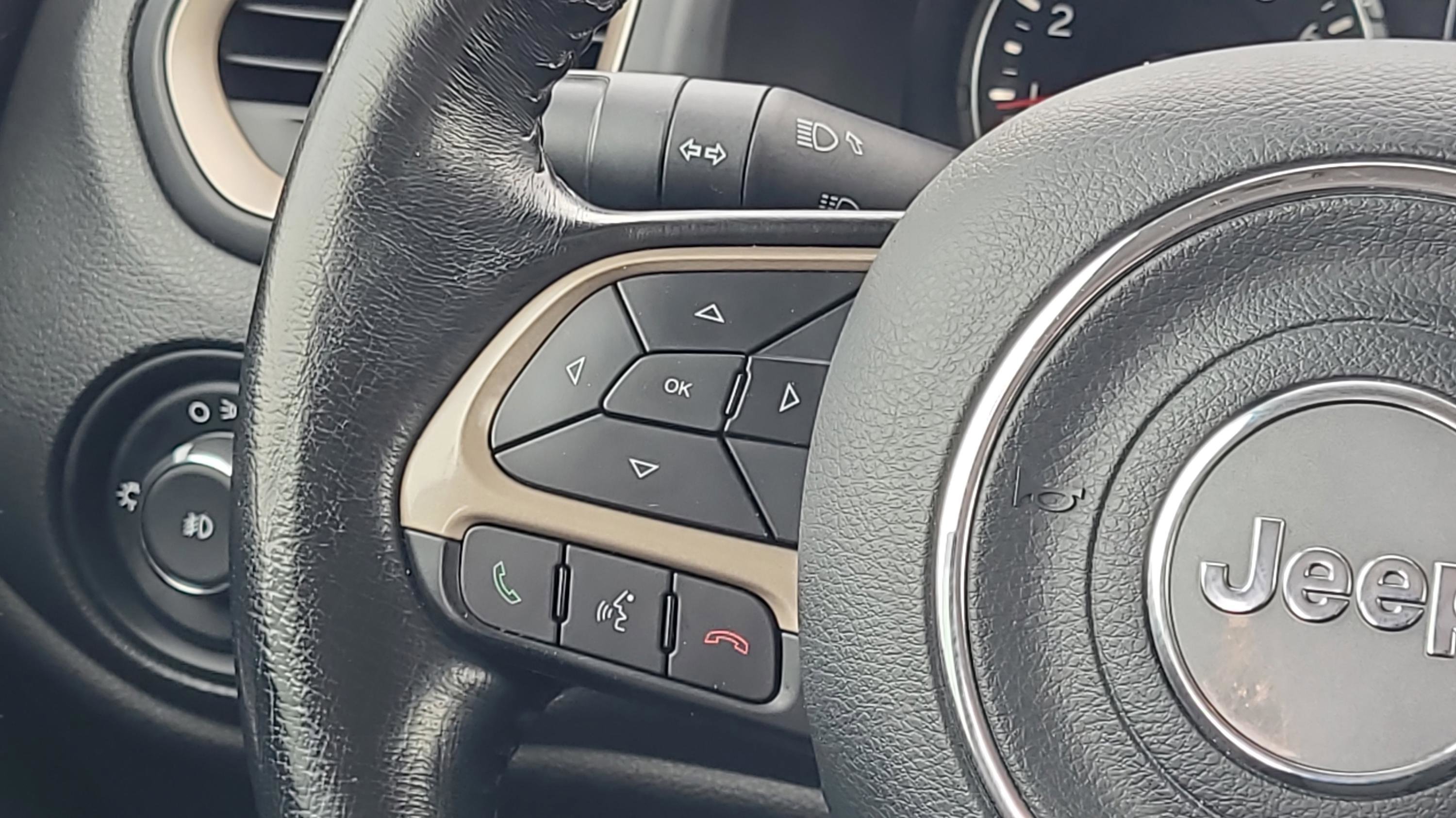 Used 2017 Jeep Renegade Latitude w/ Safety & Security Group image 12