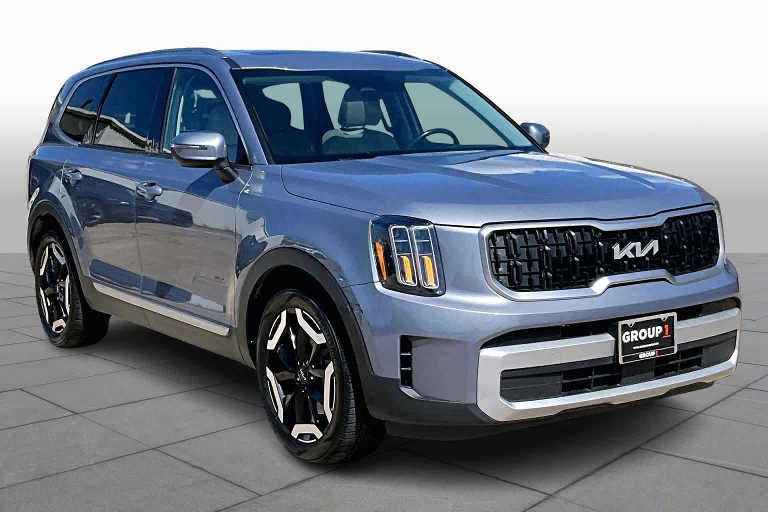 Used 2024 Kia Telluride EX image 3