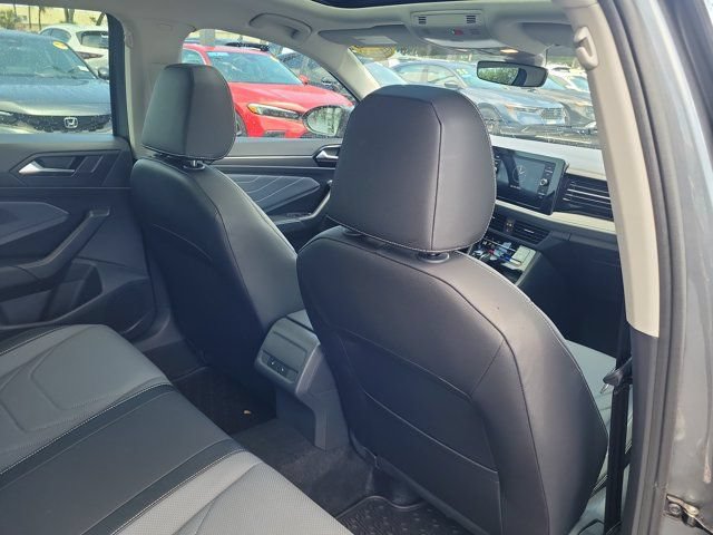 Certified 2025 Volkswagen Jetta SEL FWD image 11