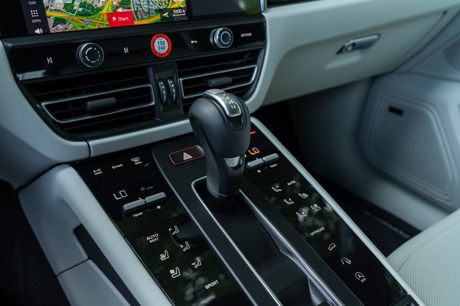 Certified 2026 Porsche Macan AWD/4WD image 30