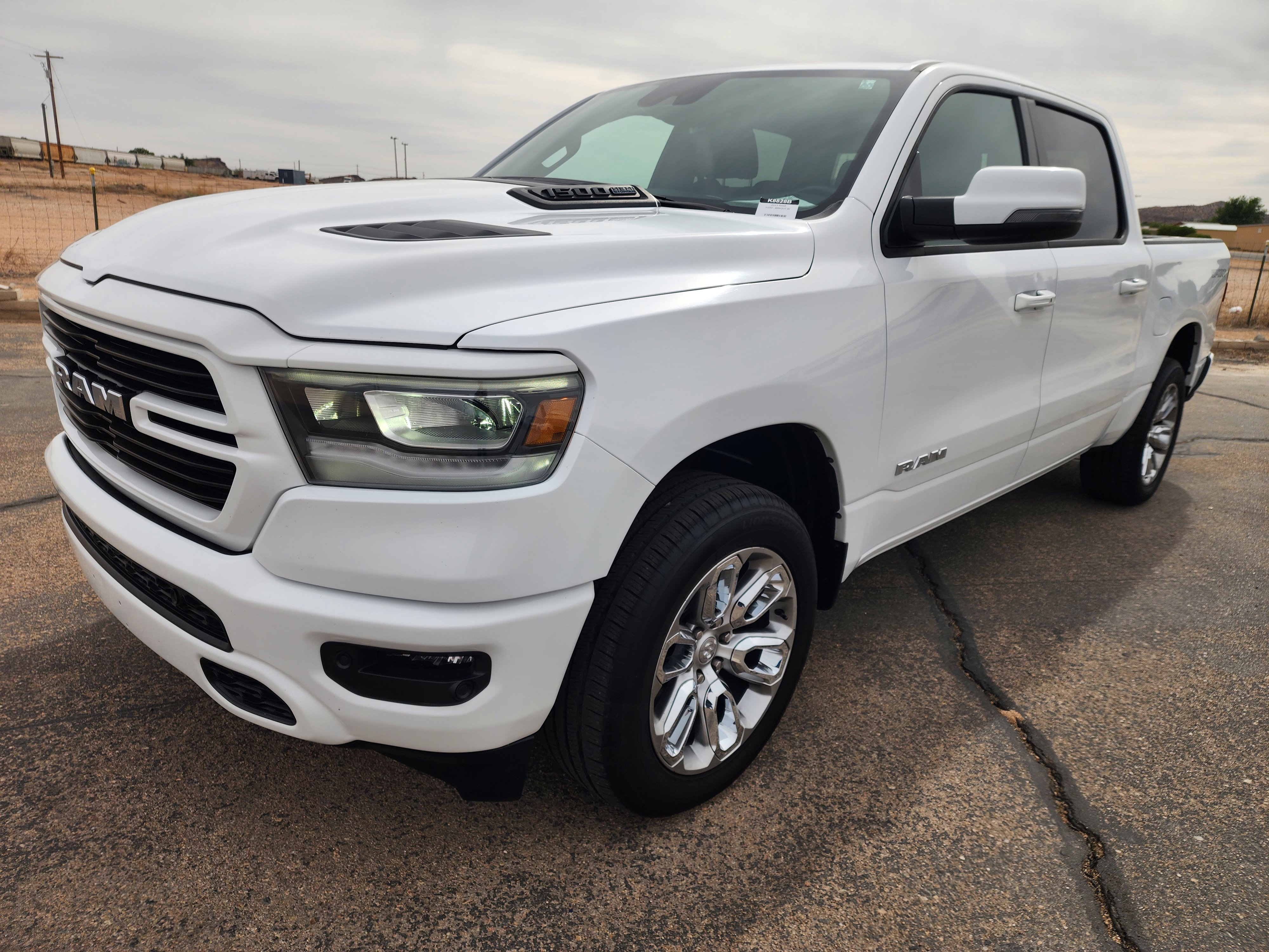 Used 2023 RAM 1500 Laramie AWD/4WD image 3