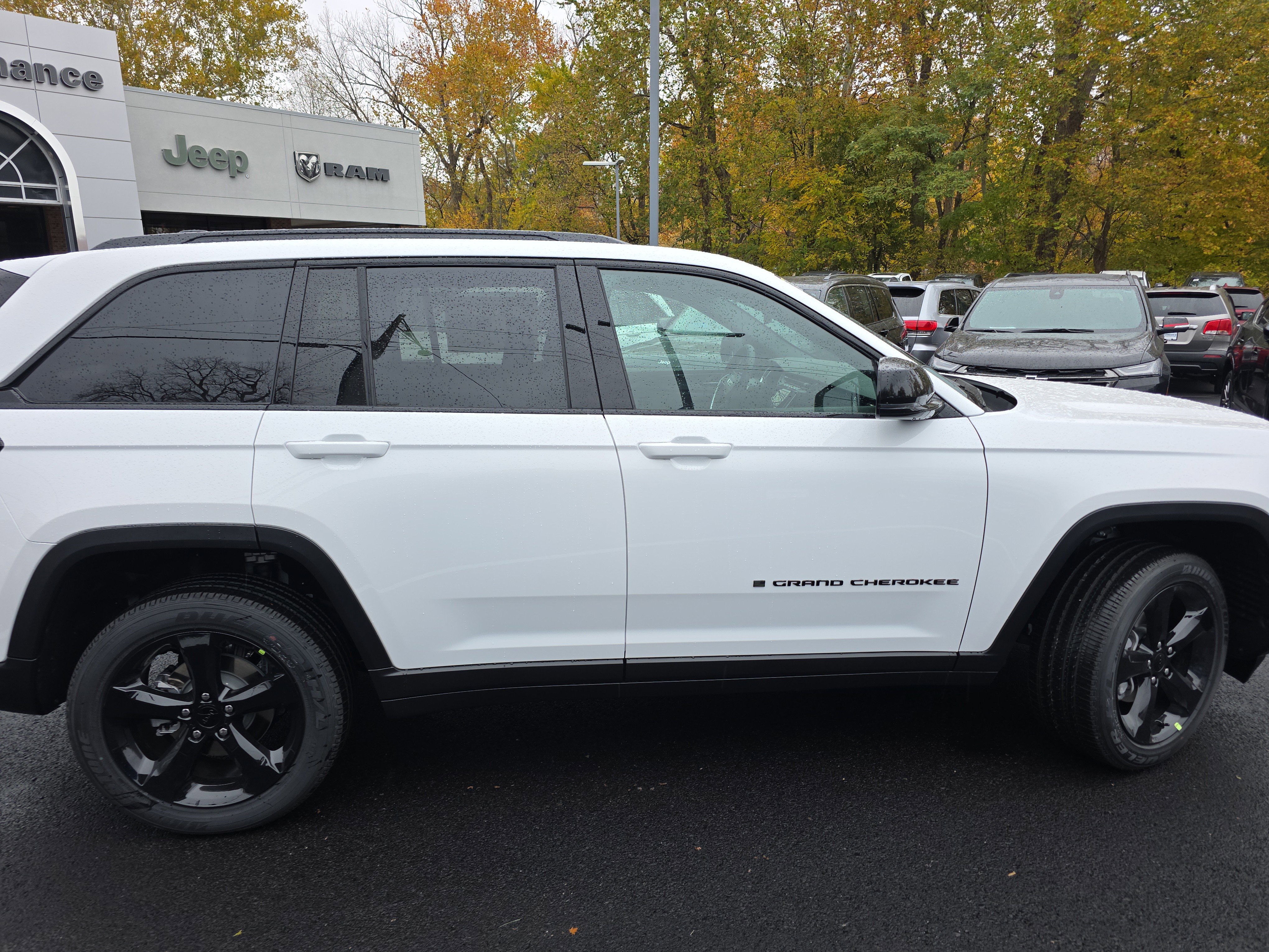 New 2025 Jeep Grand Cherokee Altitude image 24