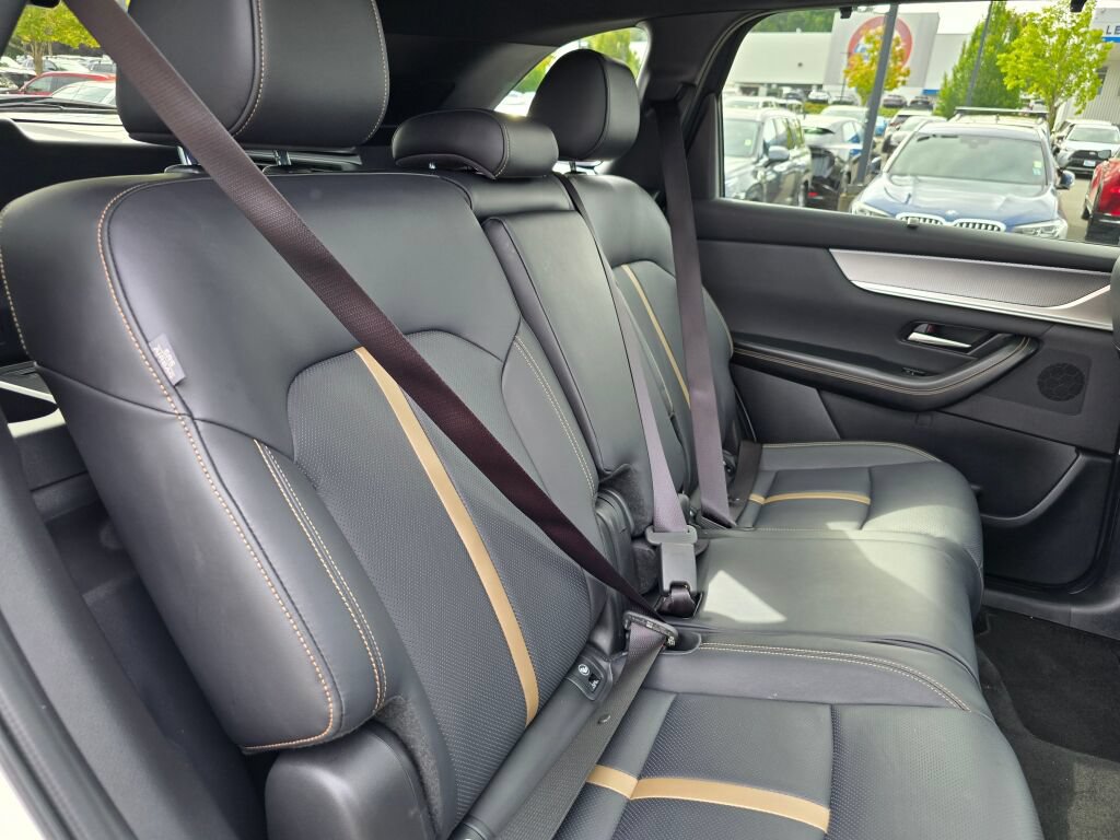 Certified 2025 MAZDA CX-70 Plug-In Hybrid w/ Premium Plus AWD/4WD image 30