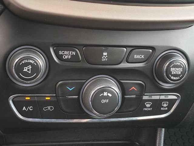 Used 2016 Jeep Cherokee Latitude w/ Safety/Convenience Group image 17