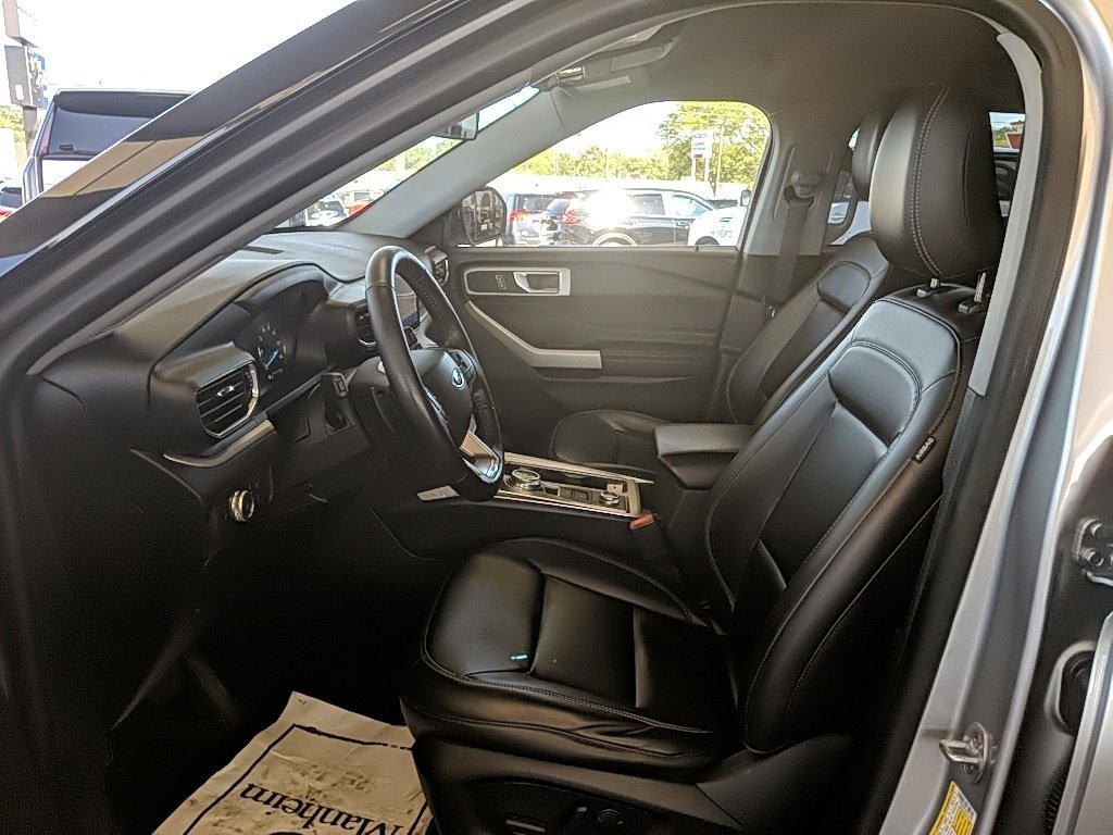 Used 2021 Ford Explorer XLT w/ Equipment Group 202A image 9