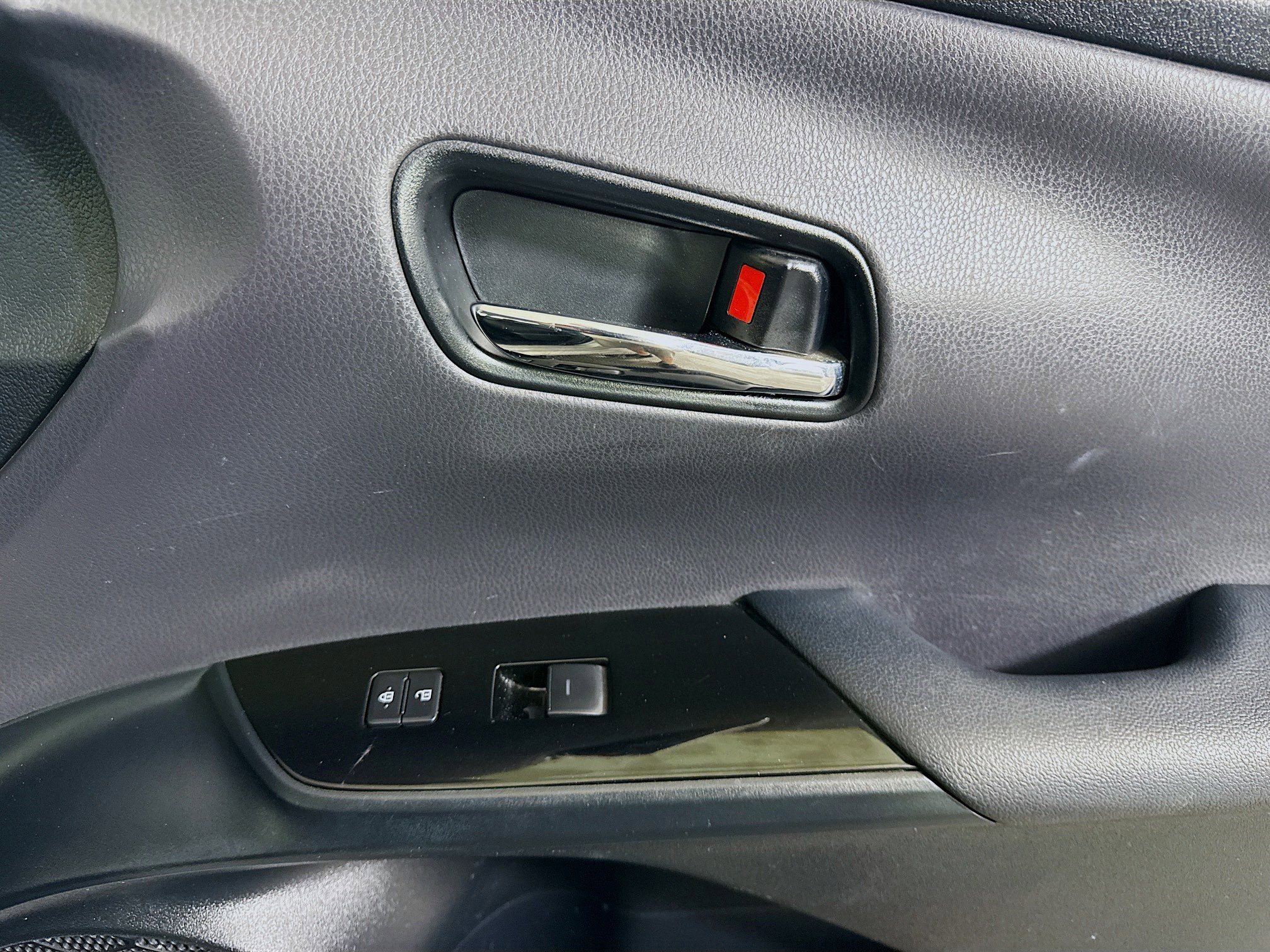 Used 2021 Toyota Prius LE FWD image 31