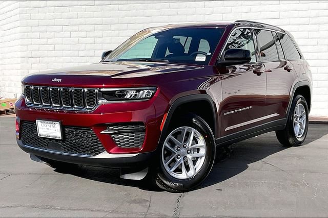 New 2026 Jeep Grand Cherokee Laredo image 1