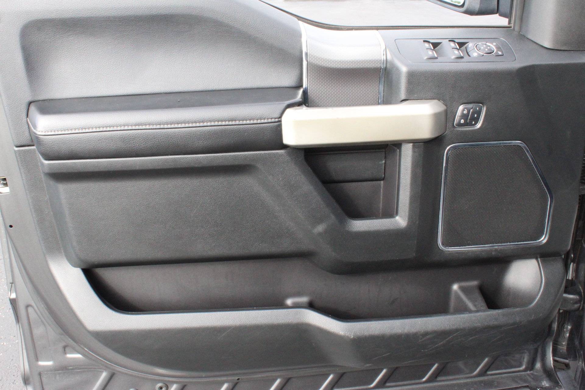 Used 2016 Ford F150 Lariat AWD/4WD image 11