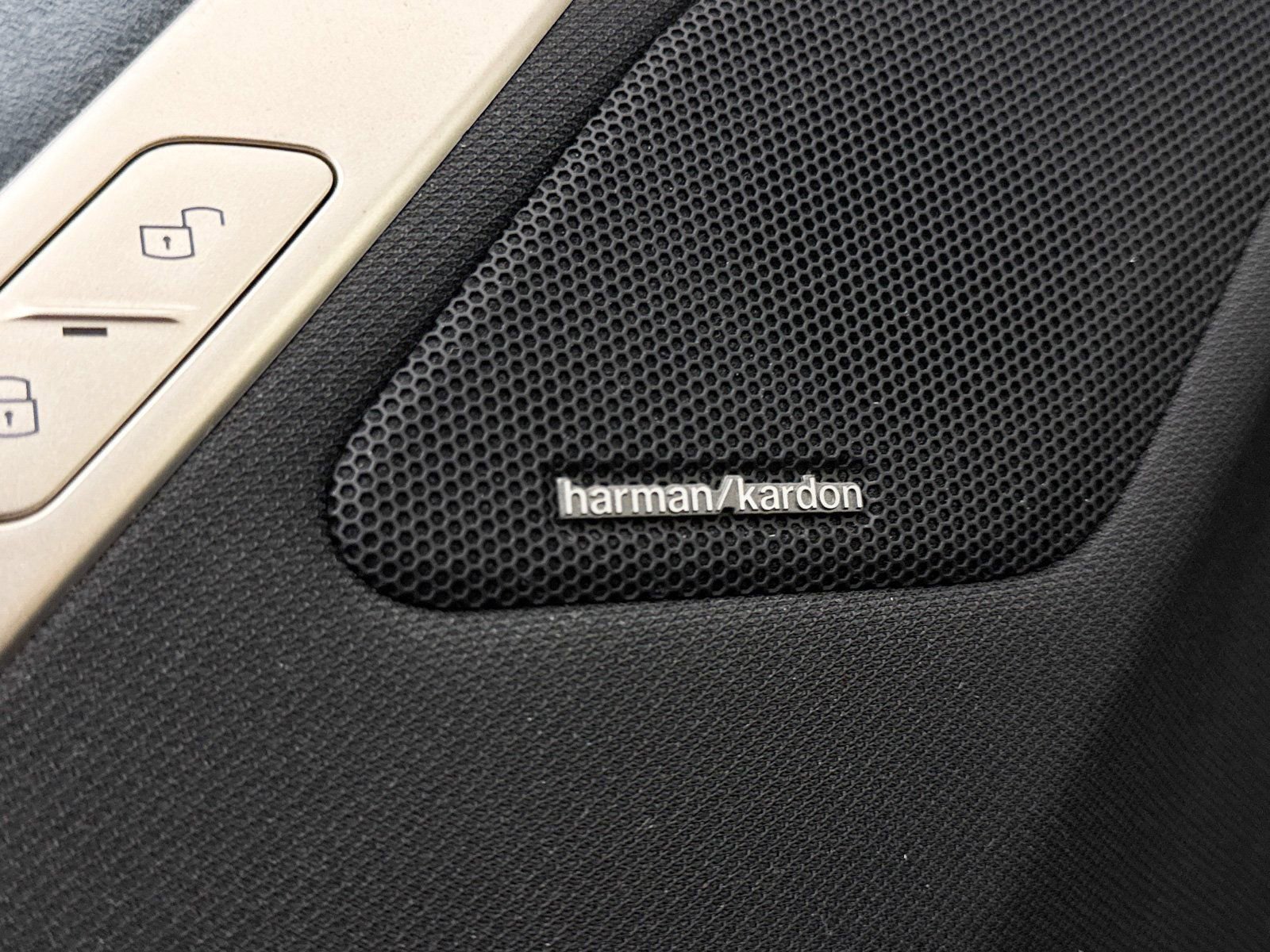 Used 2022 BMW iX xDrive50 w/ Premium Package image 7