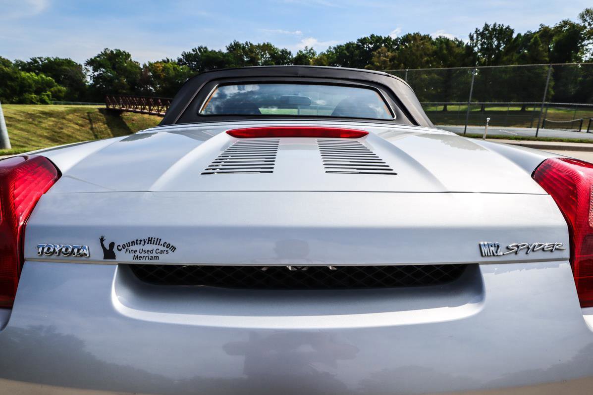 Used 2003 Toyota MR2 image 37