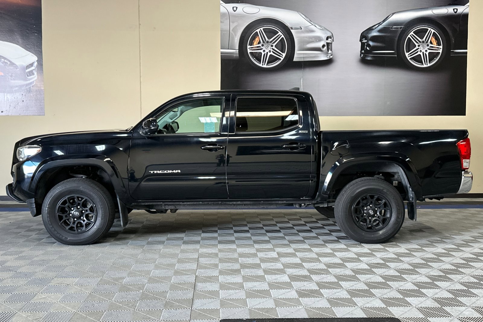 Used 2019 Toyota Tacoma SR5 image 7