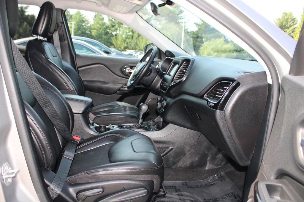 Used 2020 Jeep Cherokee Latitude Plus AWD/4WD image 11