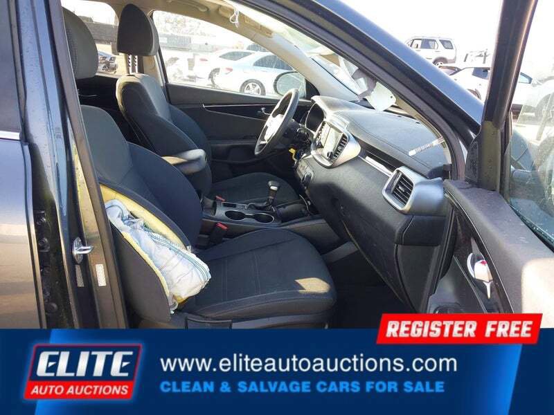 Used 2020 Kia Sorento LX image 9