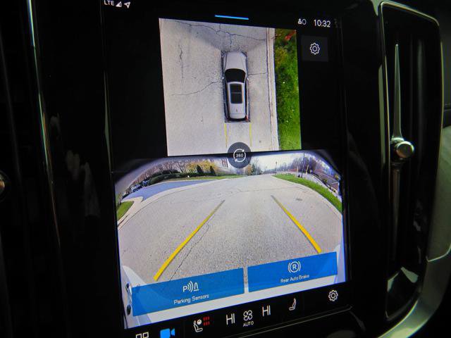 Used 2025 Volvo V60 B5 Cross Country Ultra w/ Climate Package image 20