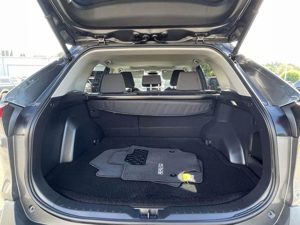 Used 2022 Toyota RAV4 XLE w/ Convenience Package image 12