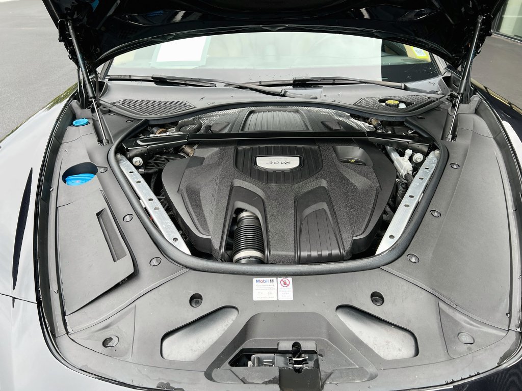 Certified 2018 Porsche Panamera 4 AWD/4WD image 32