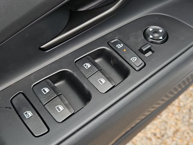 Used 2025 Hyundai Elantra SEL FWD image 19