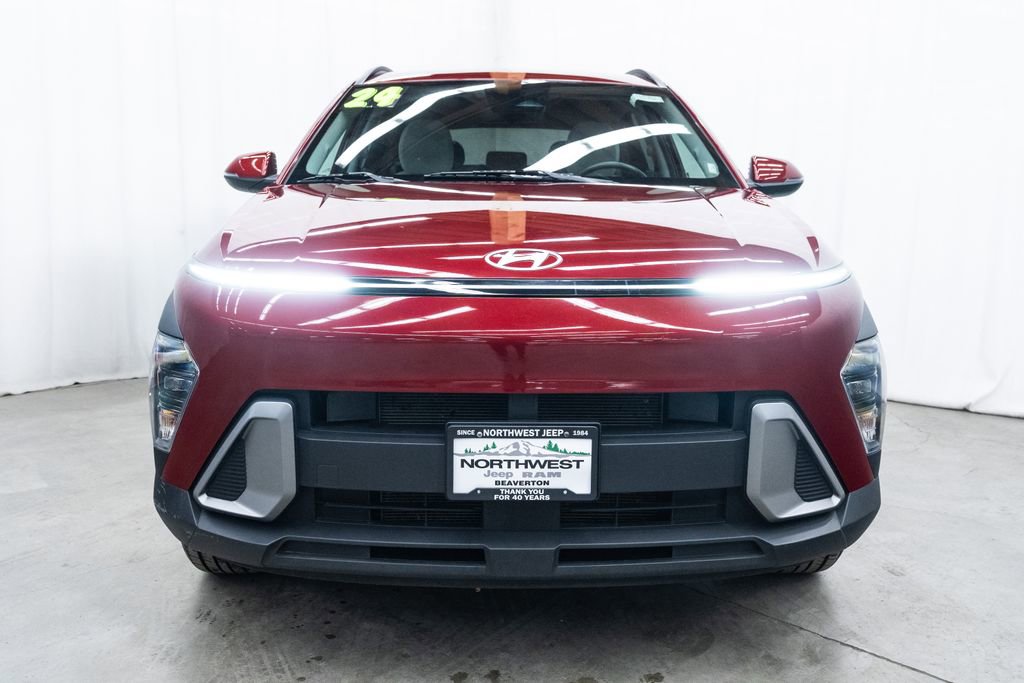 Used 2024 Hyundai Kona SEL image 2