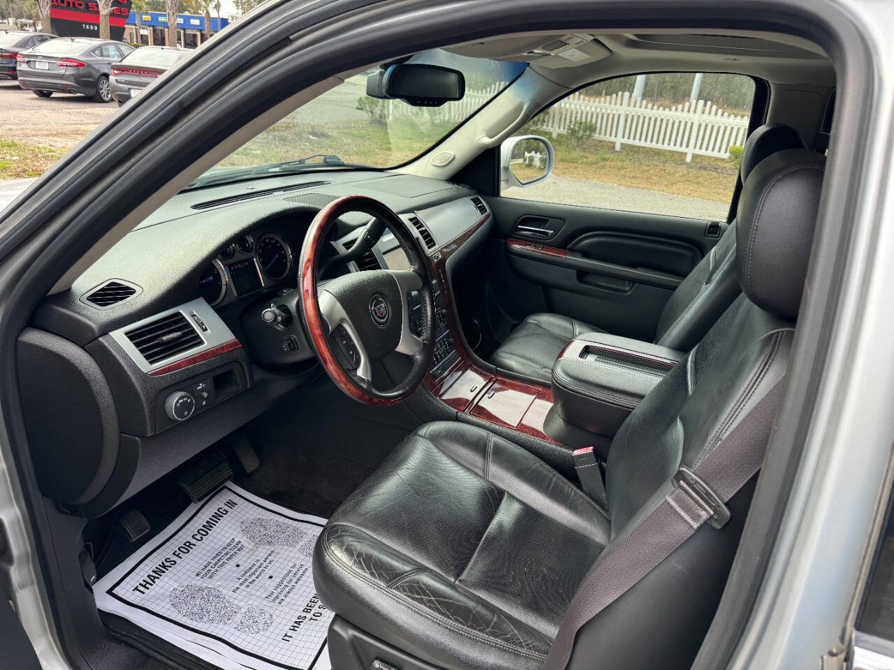 Used 2012 Cadillac Escalade Luxury image 9