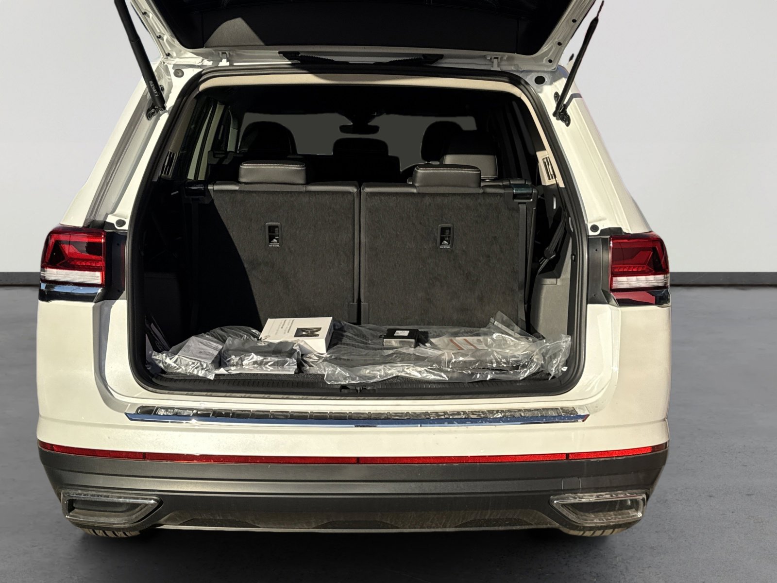 New 2026 Volkswagen Atlas SE image 7