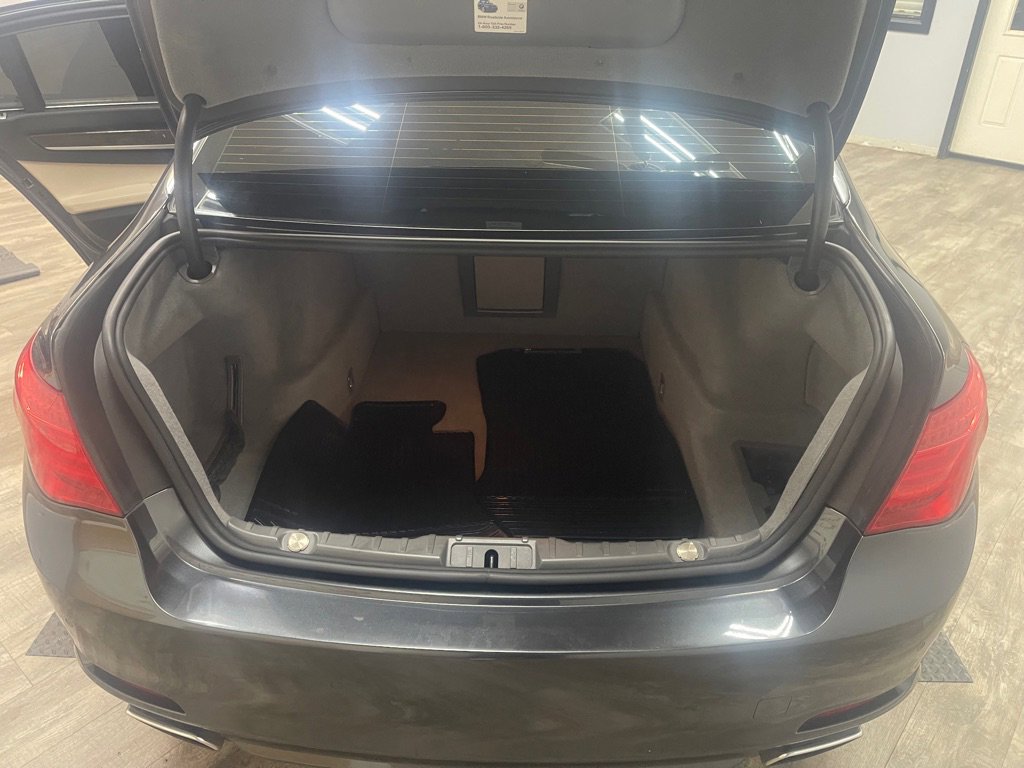 Used 2009 BMW 750Li image 25