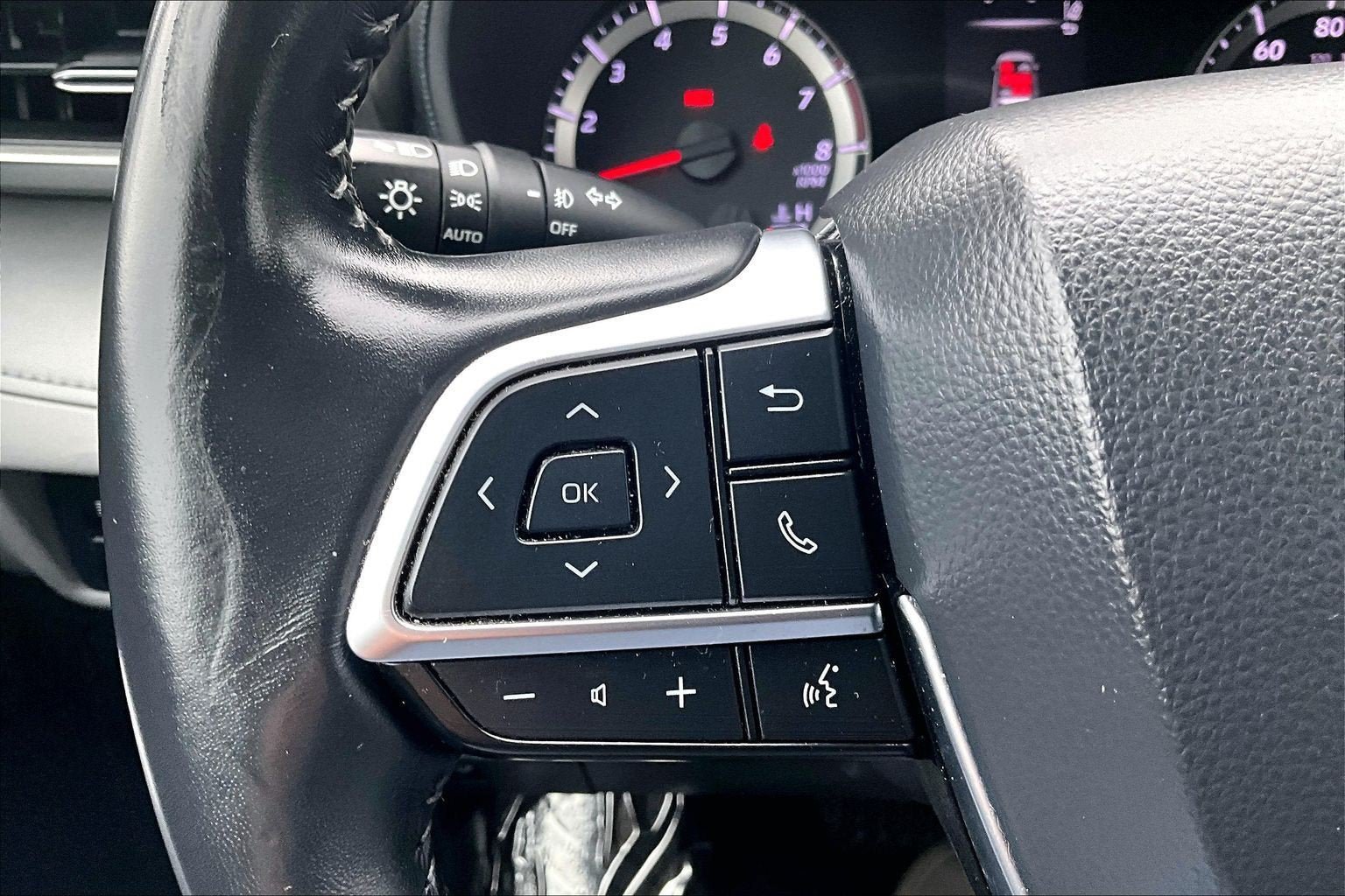 Used 2021 Toyota Highlander LE AWD/4WD image 17