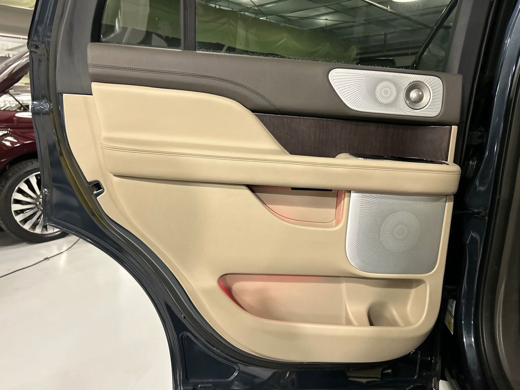 Used 2024 Lincoln Navigator Reserve image 22