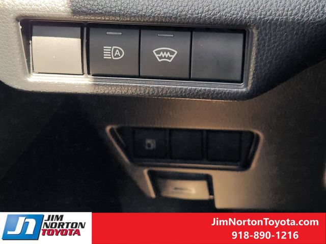 Used 2025 Toyota Prius LE FWD image 21