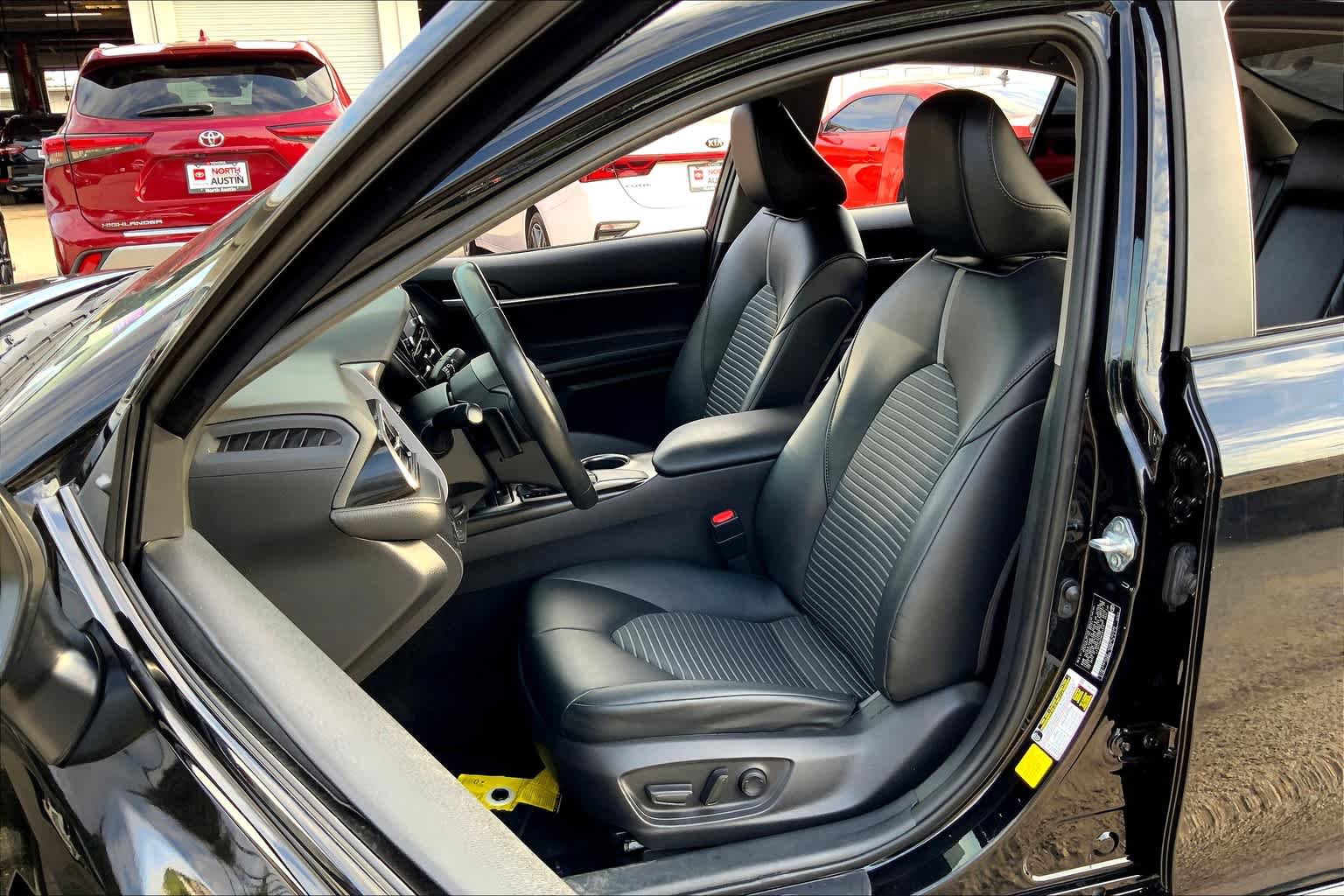 Used 2021 Toyota Camry SE FWD image 8