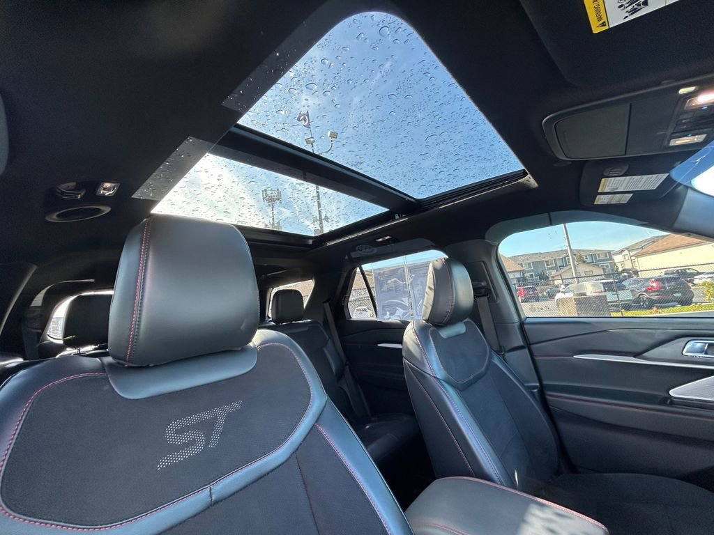 Used 2025 Ford Explorer ST AWD/4WD image 28