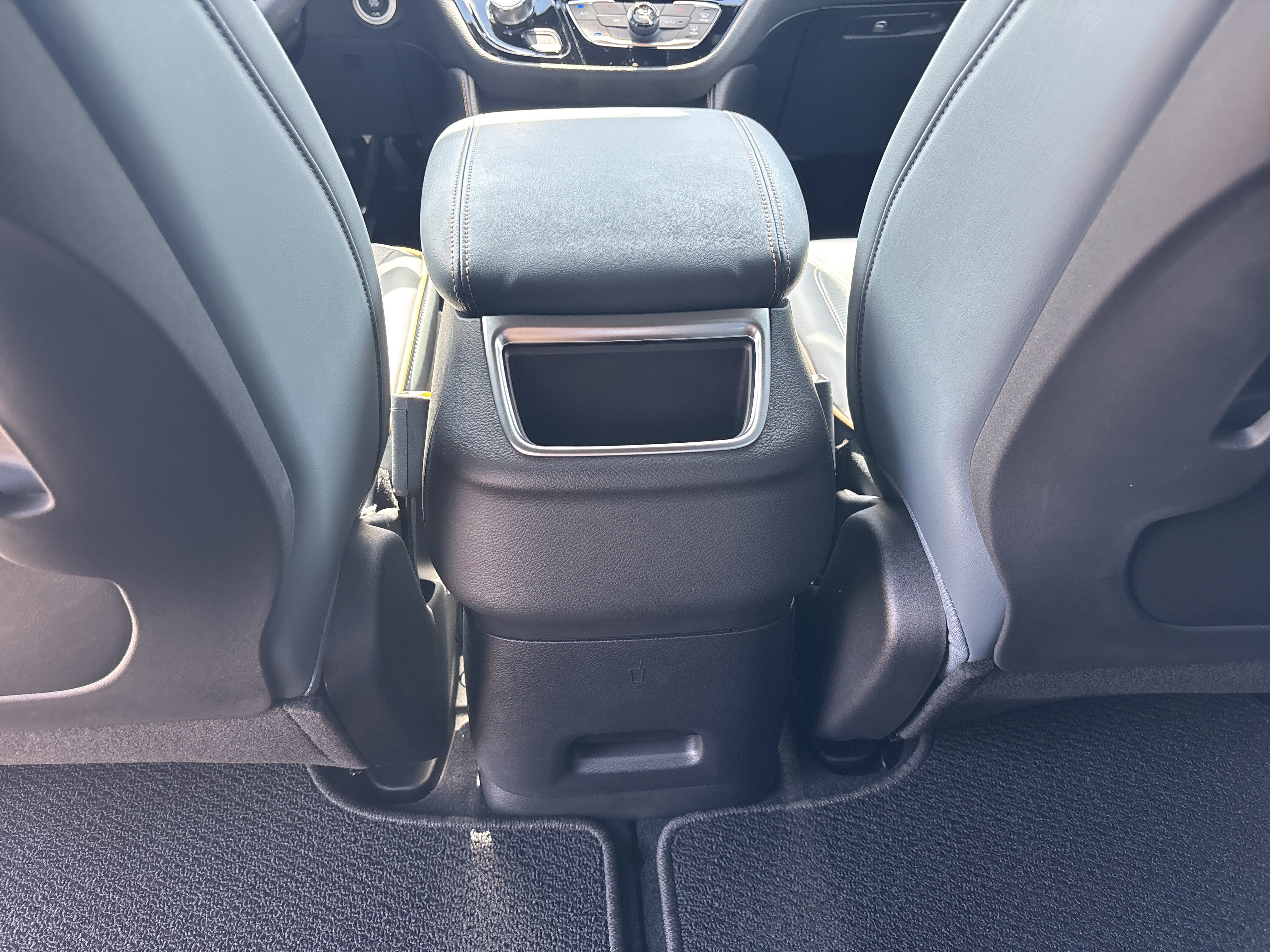 New 2027 Chrysler Pacifica Pinnacle FWD image 22