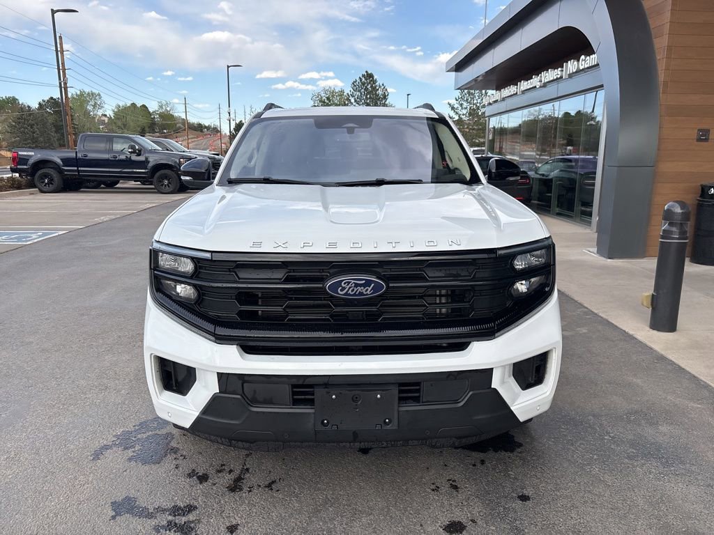 Used 2025 Ford Expedition Active AWD/4WD image 3