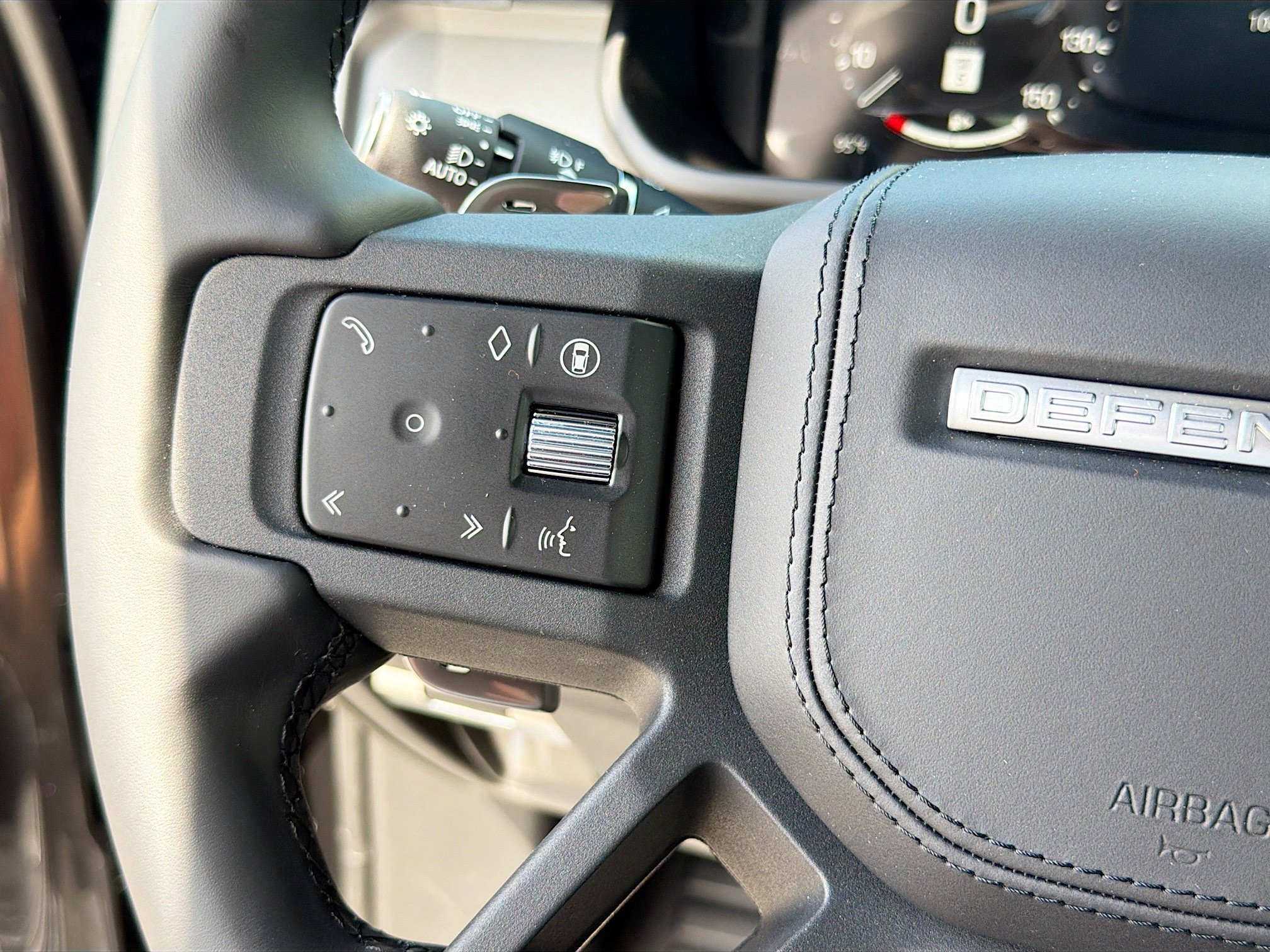 New 2026 Land Rover Defender 90 V8 AWD/4WD image 38