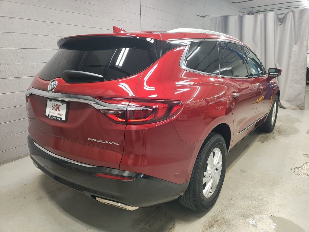 Used 2018 Buick Enclave Essence image 2