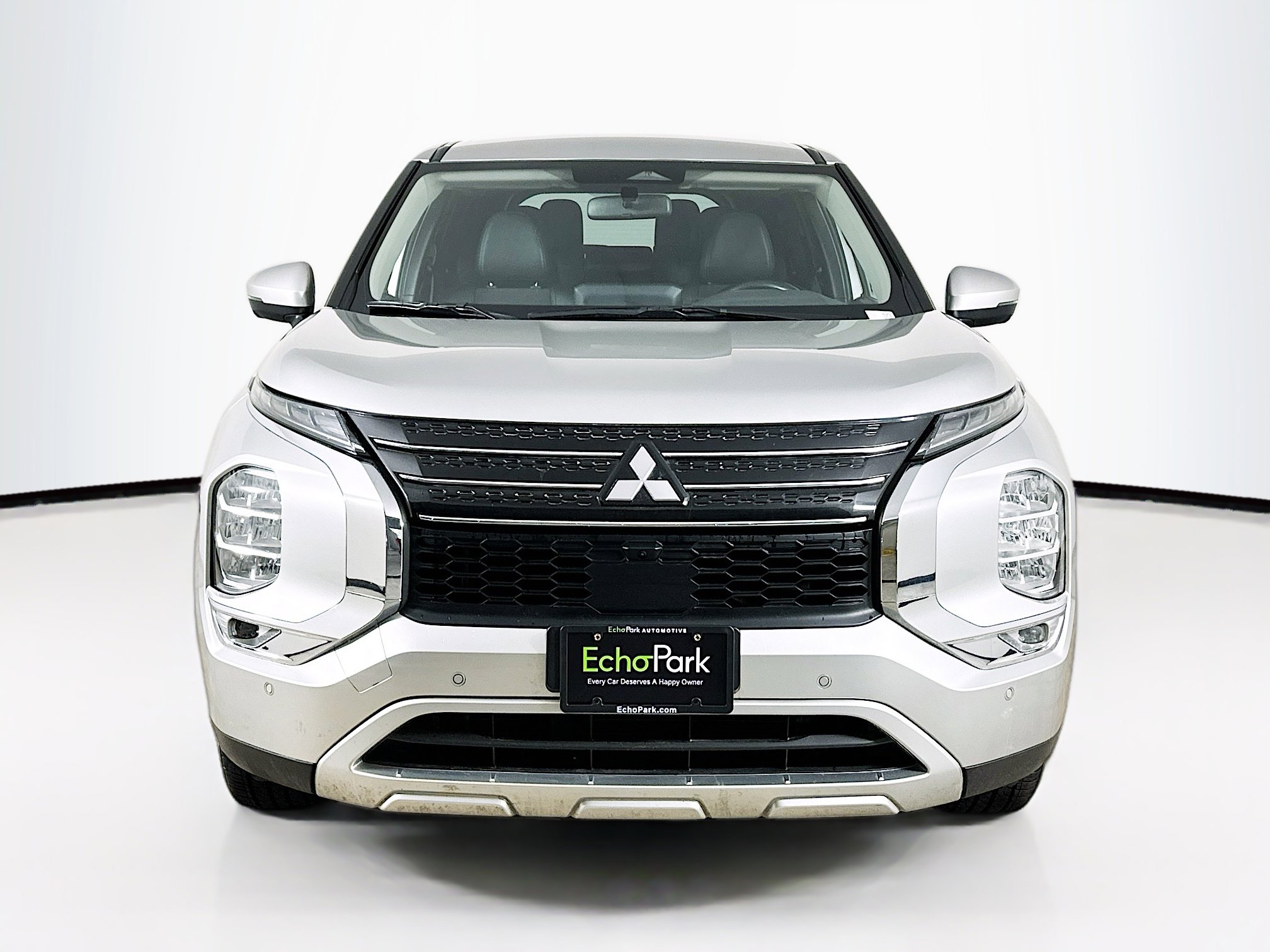 Used 2024 Mitsubishi Outlander SE image 2